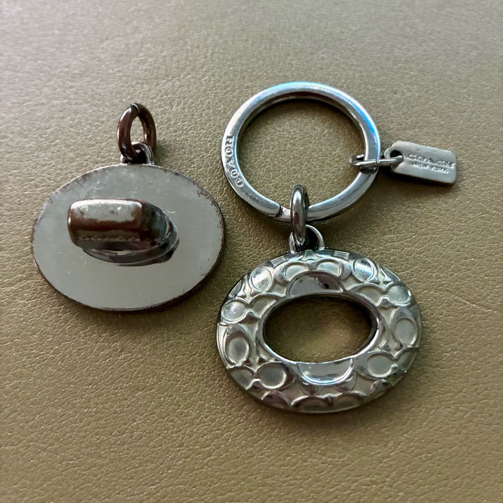 COACH Pre-Owned/Loved Classic Silver Logo Valet Key Chain/Fob, GUC! - Picture 3 of 6